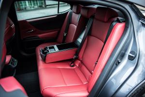 Lexus ES300h F-Sport 2018 года  (JP)